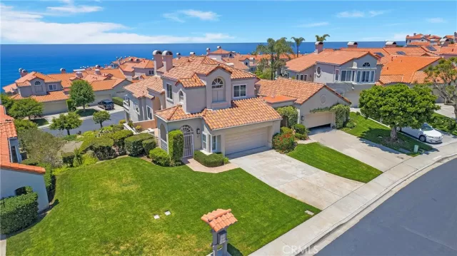 MLS: OC23118030 Condo For Sale