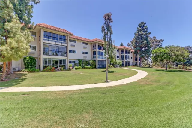 MLS: OC23118171 Condo For Sale
