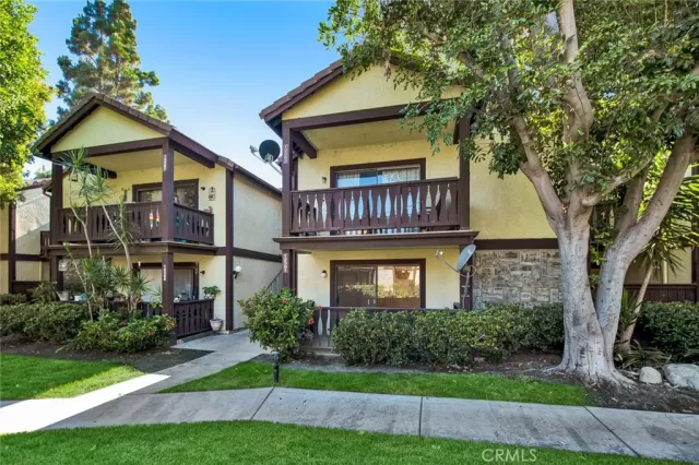 MLS: OC23118334 Condo For Sale