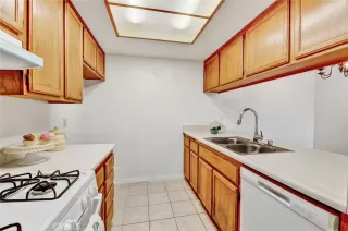 Photo #4: OC23118334 Listing 