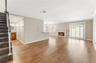 Photo #4: OC23118903 Listing 