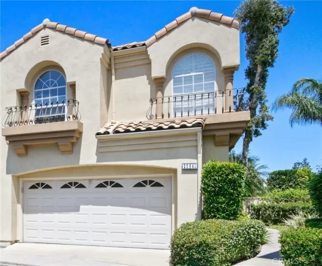 MLS: OC23119153 Condo For Sale