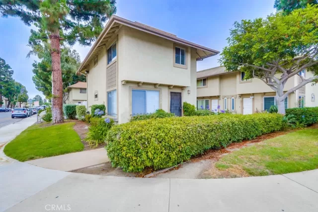 MLS: OC23120373 Condo For Sale