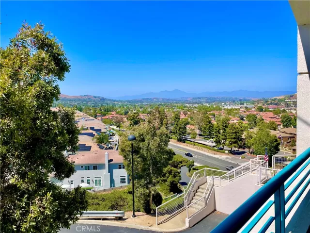 MLS: OC23120909 Condo For Sale