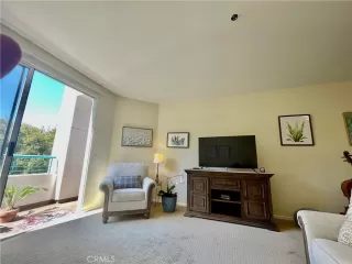 Photo #2: OC23120909 Listing 