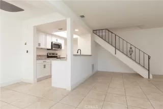 Photo #5: OC23121172 Listing 