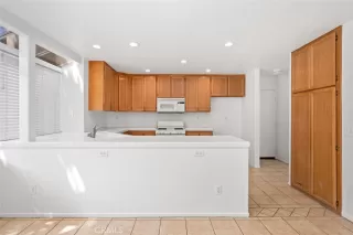 Photo #6: OC23121691 Listing