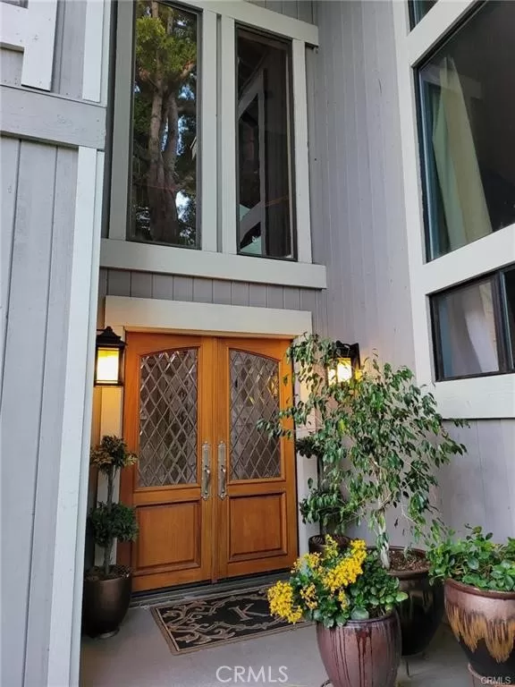 MLS: OC23122022 Condo For Sale