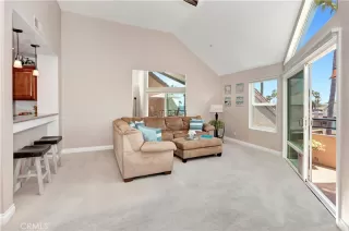 Photo #4: OC23122078 Listing