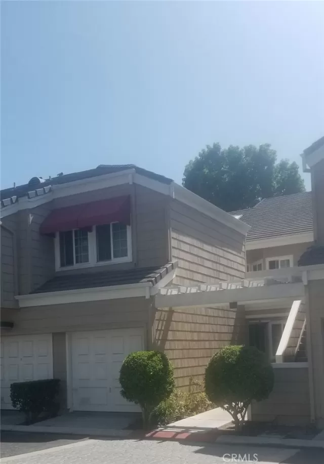 MLS: OC23122185 Condo For Sale