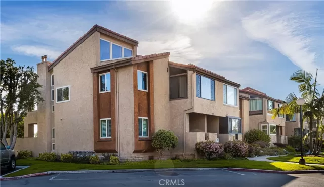 MLS: OC23123423 Condo For Sale