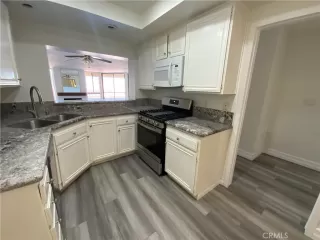 Photo #4: OC23123588 Listing 