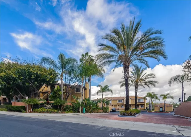 MLS: OC23124075 Condo For Sale