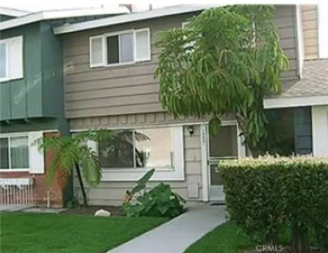 MLS: OC23124109 Condo For Sale