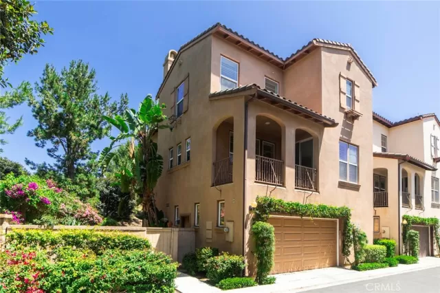 MLS: OC23124134 Condo For Sale