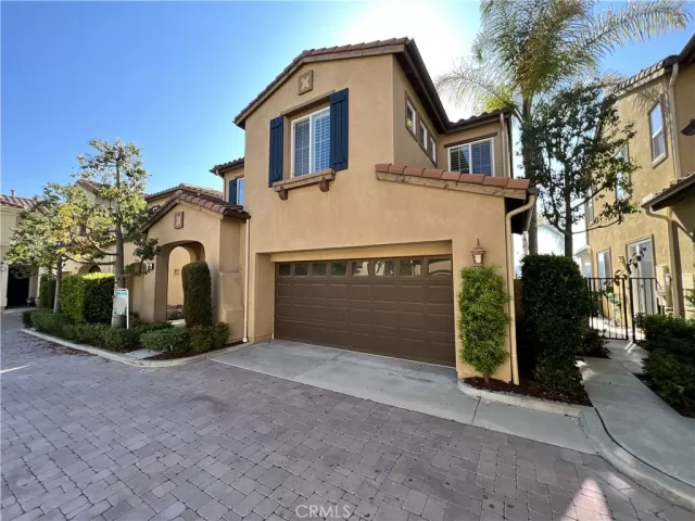 MLS: OC23124193 Condo For Sale