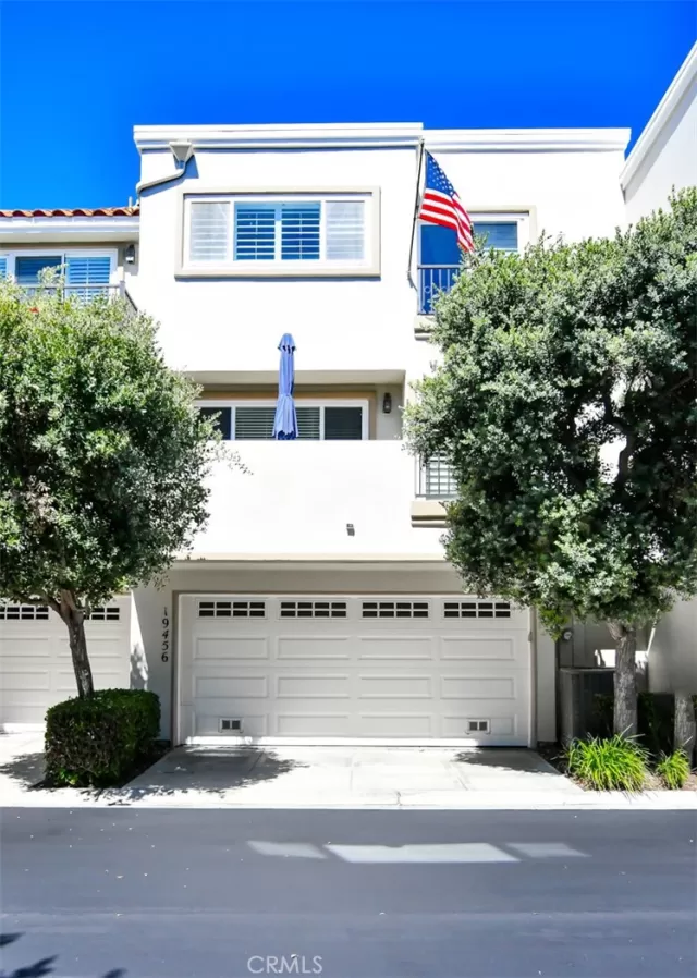 MLS: OC23124357 Condo For Sale