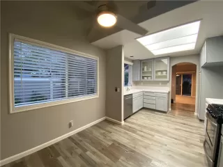 Photo #4: OC23124363 Listing