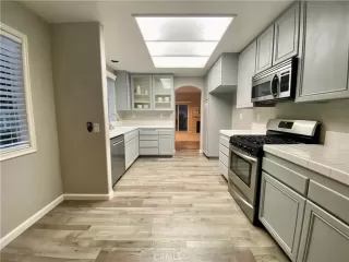 Photo #6: OC23124363 Listing