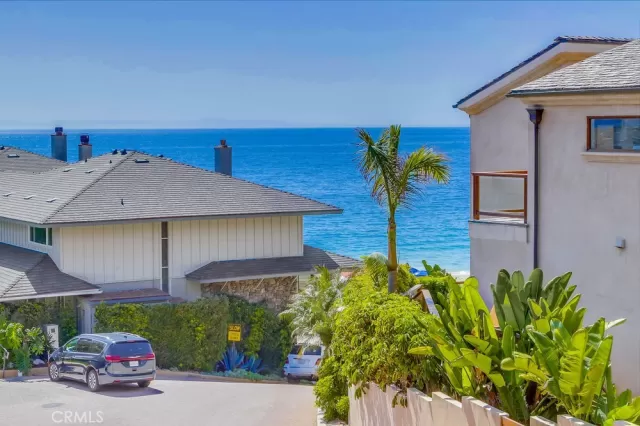 MLS: OC23125448 Condo For Sale