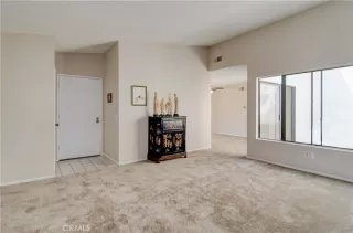 Photo #2: OC23125632 Listing