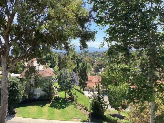 MLS: OC23125702 Condo For Sale