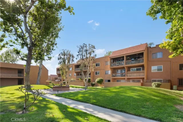 MLS: OC23125708 Condo For Sale