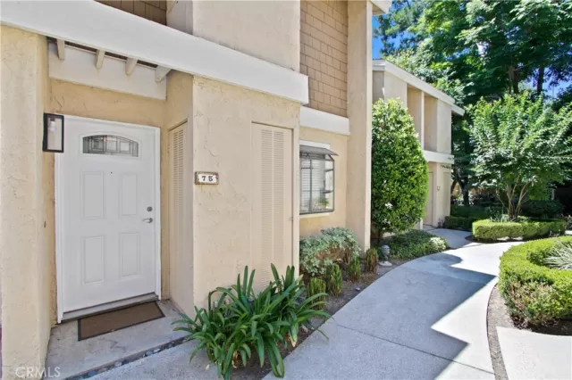 MLS: OC23125897 Condo For Sale