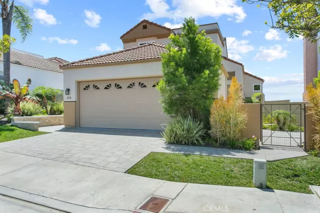 MLS: OC23125906 Condo For Sale