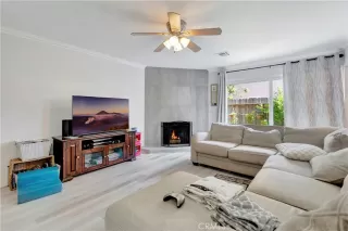 Photo #3: OC23126281 Listing