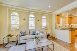 Photo #4: OC23126349 Listing 