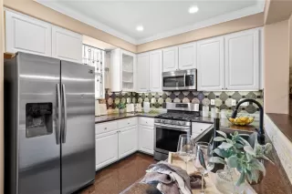 Photo #6: OC23127610 Listing 