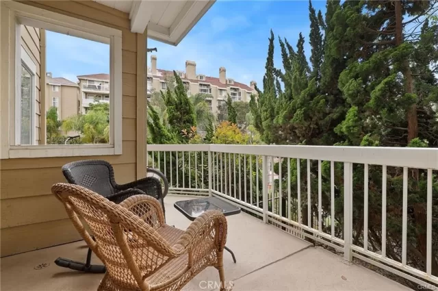 MLS: OC23127877 Condo For Sale