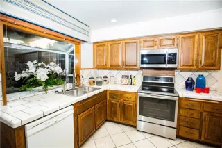 Photo #6: OC23128916 Listing 