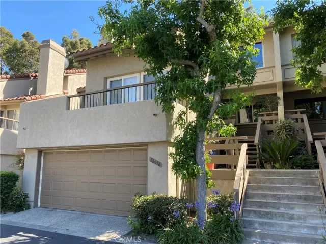 MLS: OC23129946 Condo For Sale