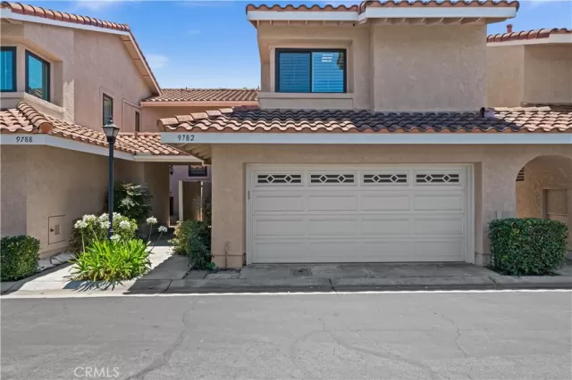 MLS: OC23129951 Condo For Sale