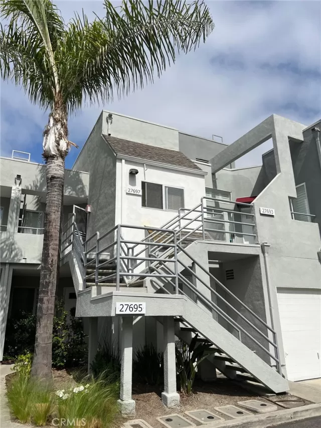 MLS: OC23130510 Condo For Sale