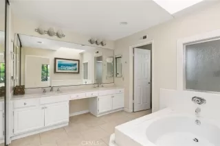 Photo #4: OC23130601 Listing