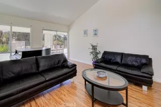 Photo #4: OC23130972 Listing