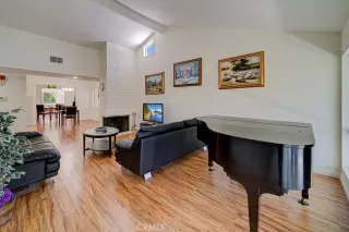 Photo #5: OC23130972 Listing