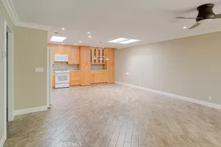 Photo #4: OC23131003 Listing