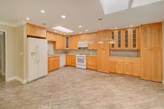 Photo #6: OC23131003 Listing