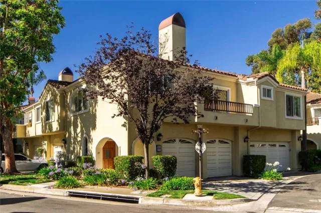 MLS: OC23131493 Condo For Sale