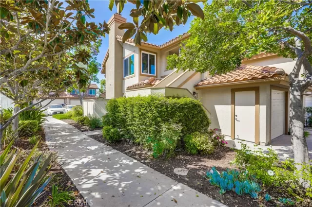 MLS: OC23132012 Condo For Sale