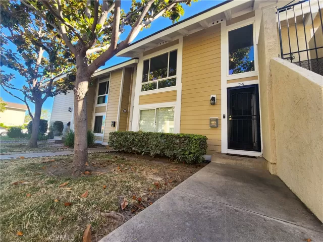 MLS: OC23132102 Condo For Sale