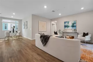 Photo #2: OC23132399 Listing