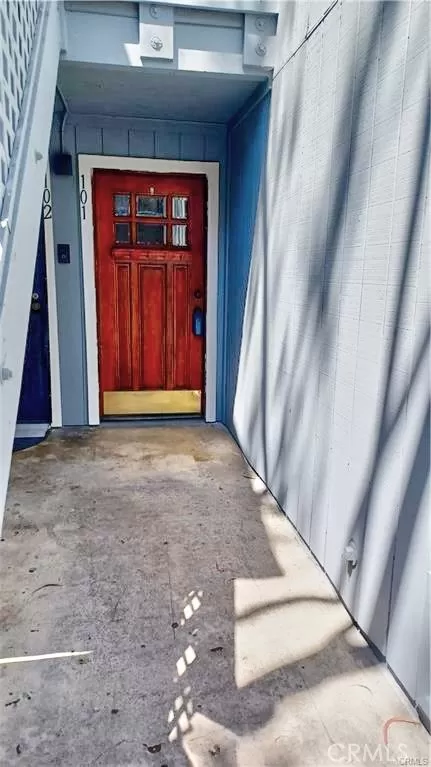 MLS: OC23132514 Condo For Sale