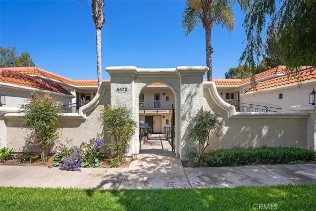 MLS: OC23132627 Condo For Sale