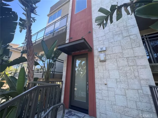 MLS: OC23132657 Condo For Sale