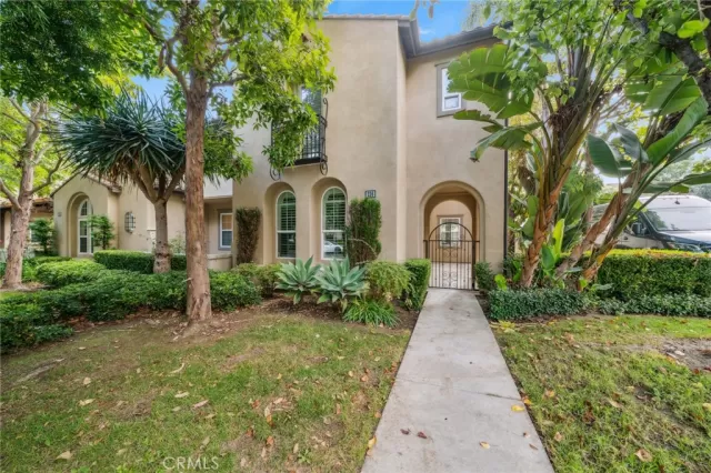 MLS: OC23132684 Condo For Sale